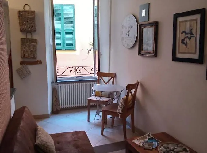 Dume Cosy - - Near The With A.c. *