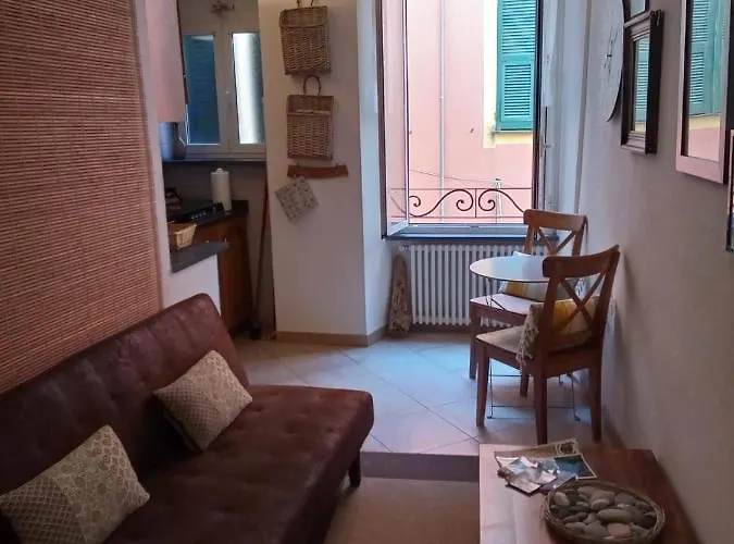 Dume Cosy - - Near The With A.c. *
